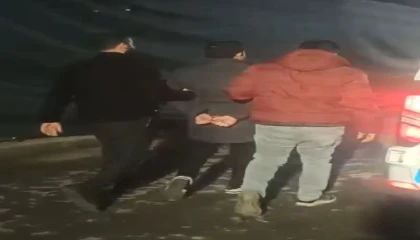 Mersinde trafikte tartışma tutuklama ile bitti: Sopalı alkollü sürücünün ehliyeti alındı, 14 bin TL de ceza kesildi