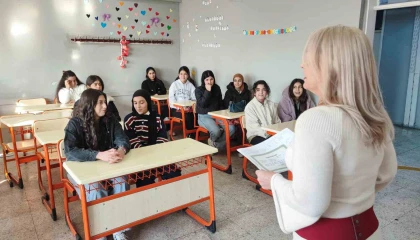 Milyonluk mal varlığını TSKya bağışlayan öğretmen psikoz çıkmadı, öğrencilerine koştu