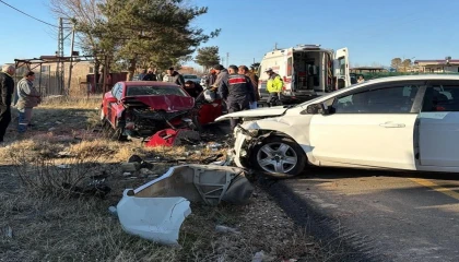 Osmaniyede buzlanma nedeniyle trafik kazası: 2 yaralı