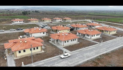 Osmaniyede yapımı tamamlanan köy evleri hak sahiplerine teslim edildi