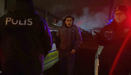 Polisi görünce kaldırıma çıkan alkollü sürücü polis ekiplerin dikkati sayesinde yakalandı