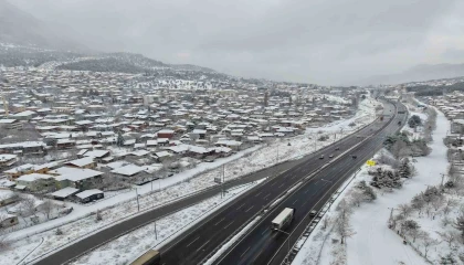 Pozantı beyaza büründü