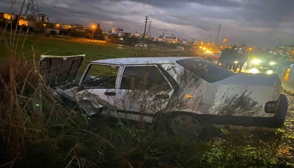 Serikte iki otomobilin karıştığı kazada 1 kişi yaralandı