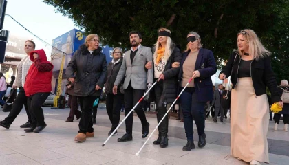 Tarsusta Beyaz Baston Haftasında farkındalık yürüyüşü