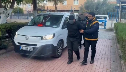 Taşlı saldırıyı iş yeri sahibi oğluna yaptırmış