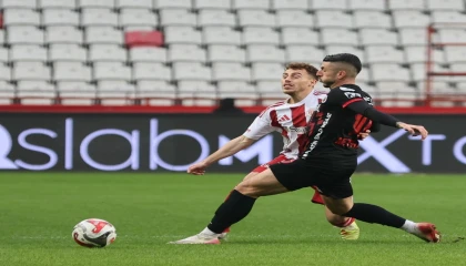 Trendyol Süper Lig: Antalyaspor: 1 - Gençlerbirliği: 1 (İlk yarı)