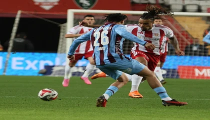 Trendyol Süper Lig: Antalyaspor: 1 - Trabzonspor: 0 (İlk yarı)