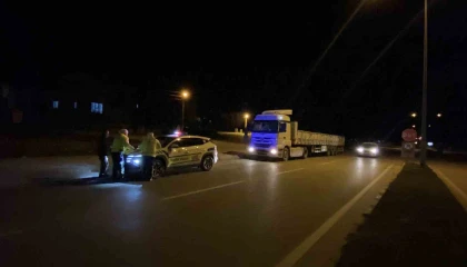 Uygulama noktasından kaçan tır sürücüsünün ehliyetsiz olduğu ve arandığı ortaya çıktı