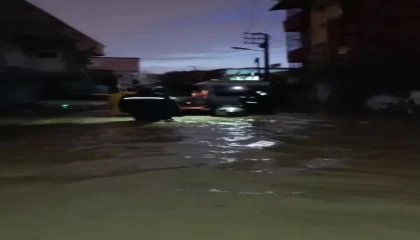 Yağmur sonrası su basan evlerde mahsur kalanlar kurtarıldı