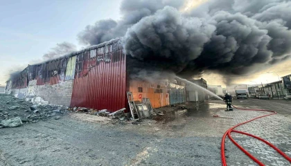 Yıllarca verdiği emekler alev alev yanan esnaf, ciğerimiz yandı diyerek duygularını dile getirdi