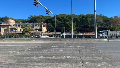 Yol ve kavşak düzenlemesinde müşteri kaybı endişesi esnafı sokağa döktü