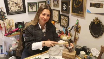 Serap Akgöl, Sanat merakında 30 yıldır ilmik ilmik taşları mozaiğe dönüştürüyor
