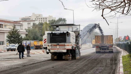 100. Yıl Bulvarında asfalt çalışmasının ikinci etabı da tamamlandı