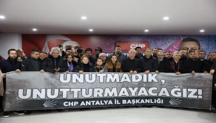 6 Şubat depremlerinin 3. yıl dönümünde hayatını kaybedenler anıldı