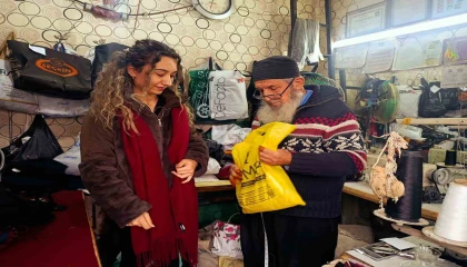 83lük terzi, ilk günkü aşkla mesleğini sürdürüyor