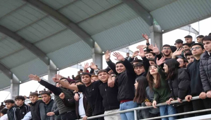 Adanada liseli gençlerin maç heyecanı çıkan kavgayla yarıda kaldı