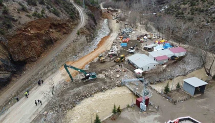 Adanayı Kayseri ve Sivasa bağlayan güzergahta ulaşım kontrollü sağlanıyor