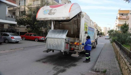 Akdeniz Belediyesinden konteynerlere kapsamlı temizlik çalışması