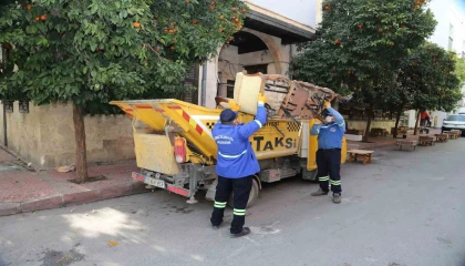 Akdenizde çöp taksilerle ani biriken atıklara hızlı çözüm