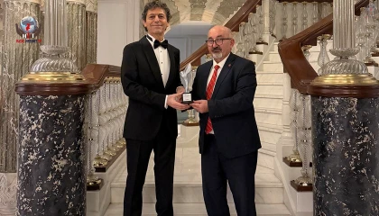 Akif Manaf’a Bir Barış Ödülü Daha: Dünyaca Ünlü Yazar Egeyön Barış Ödülünü Aldı