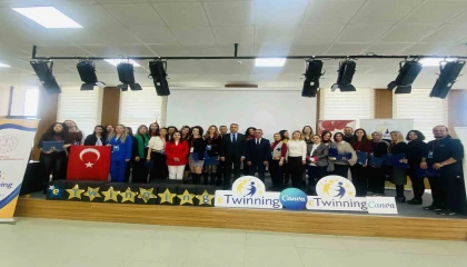 Aksuda öğretmenlere dijital dönüşüm konusunda uygulamalı eğitim