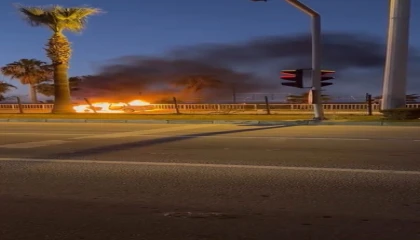 Alanyada çarpışan araba alev topuna döndü