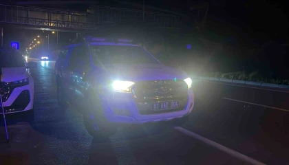 Alanyada kayalıklardan düşen şahsı, itfaiye ve AFAD ekibi kurtardı