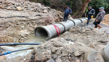 Alanyada tıkanan menfezler Büyükşehir ekiplerince açıldı