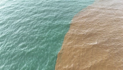 Alanyada toz taşınımı ve sağanak yağış denizin rengini değiştirdi