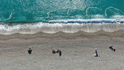 Antalyada bir gün arayla iki mevsim: Dün sağanak ve fırtına, bugün deniz keyfi