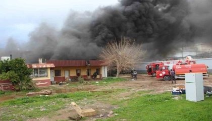 Antalyada ekmek fırını olarak kullanılan müstakil yapı alev alev yandı