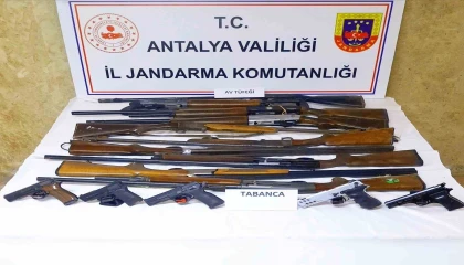 Antalyada ruhsatsız silah operasyonu: 15 silah ele geçirildi