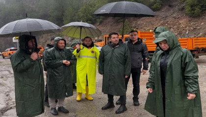 Başkan Özenden heyelan uyarısı: Zorunlu olmadıkça yola çıkmayın