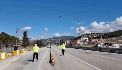 Burdurda helikopter destekli trafik denetimi: 125 araç ve sürücüsü kontrol edildi