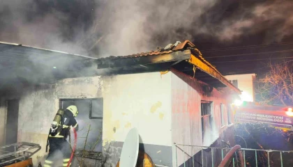 Burdurda müstakil ev yanarak kullanılmaz hale geldi