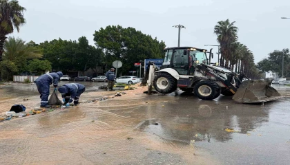 Büyükşehir ekipleri şiddetli yağışa karşı teyakkuz halinde