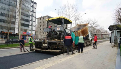 Büyükşehirden Dulkadiroğlu ve Onikişubatta asfalt seferberliği