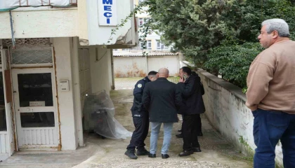 Çay içmek için geldiği dükkânın açılmasını motosikletinin üzerinde beklerken hayatını kaybetti