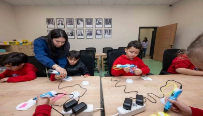 Çocuk kampüsünde çocuklar hem eğleniyor, hem de öğreniyor