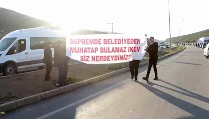 Depremzede vatandaşlar, Özgür Özeli, ‘Bugüne kadar neredeydin diyerek yuhaladılar