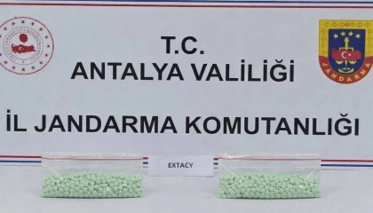 Döşemealtında bin 104 adet uyuşturucu hap ele geçirildi
