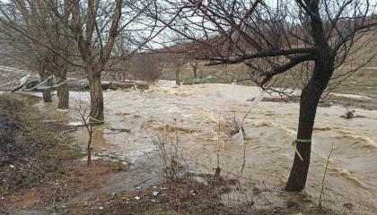 Ekinözü Belediyesinin yaptığı yol ilk yağmurda taşkın altında kaldı