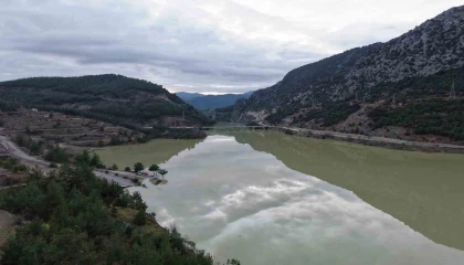Feke Barajında yükselen su seviyesi yüz güldürüyor