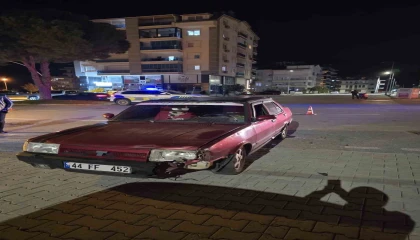 Gazipaşada motosiklet ile otomobil çarpıştı: 2 yaralı