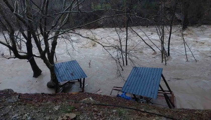 Gündoğmuşta sağanak, Uçansu Şelalesini coşturdu