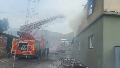 Hatayda 2 katlı müstakil ev alevlere teslim oldu