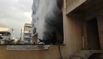 Hatayda apartman dairesi ve metruk binada yangın