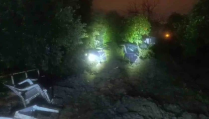 Hatayda heyelan: Ev ve araç zarar gördü