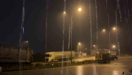 Hatayda kuvvetli yağış etkisini hissettiriyor