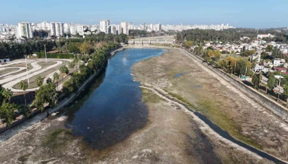 İki ayda gelen yağış barajı doldurdu: Seyhan Nehri coştu